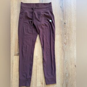 Vuori women’s maroon leggings